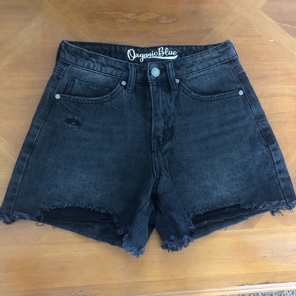 Black Jean Shorts with Raw Hem and Fitted Silhouette